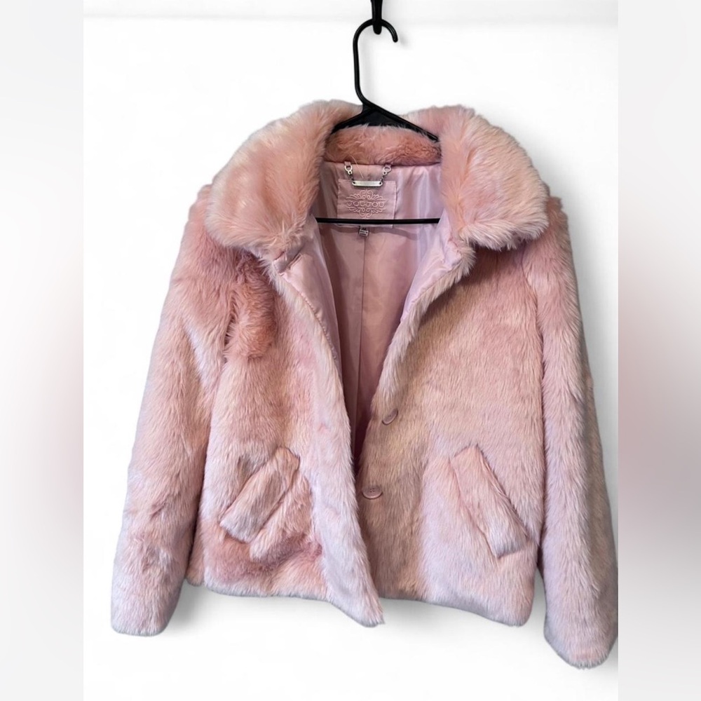 Luxurious Pink Faux Fur Coat Y2K Barbiecore size medium